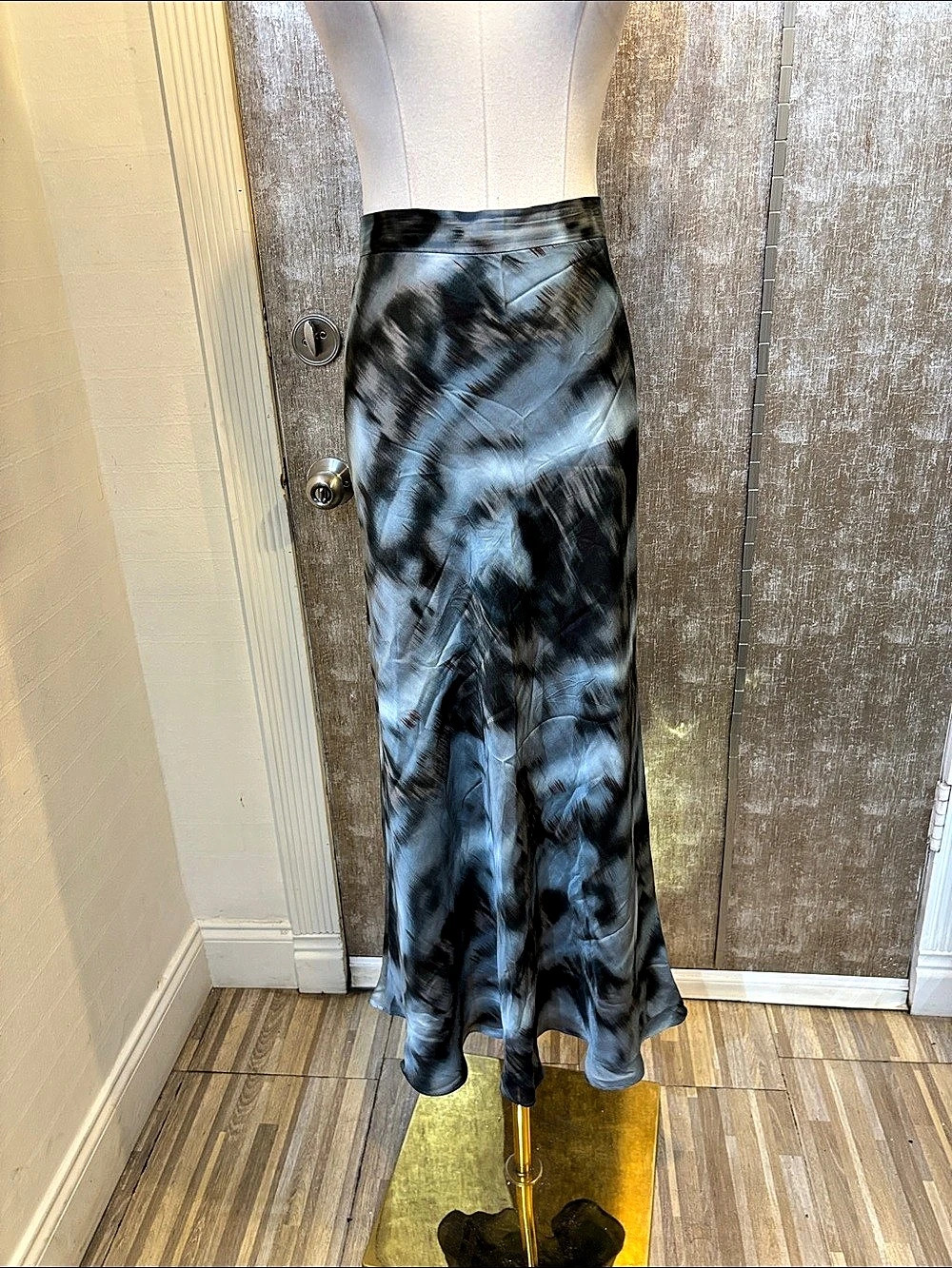 Massimo Dutti Abstract Midi Skirt in Blue & Black US6 Like New